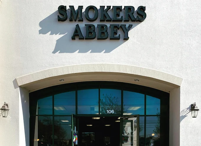 Smokers Abbey Memphis image front store